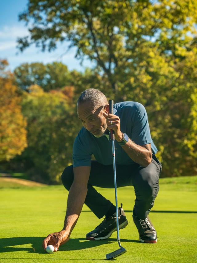 Ruben Fairman putting on the green